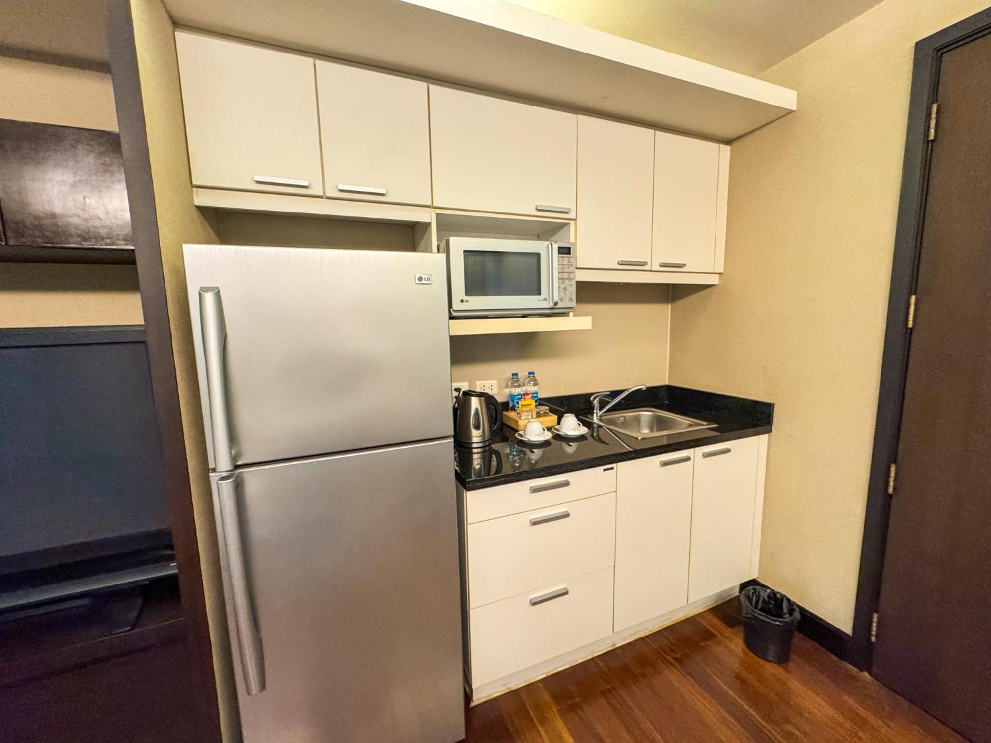 The Narathiwas Hotel & Residence Sathorn Банкок Екстериор снимка