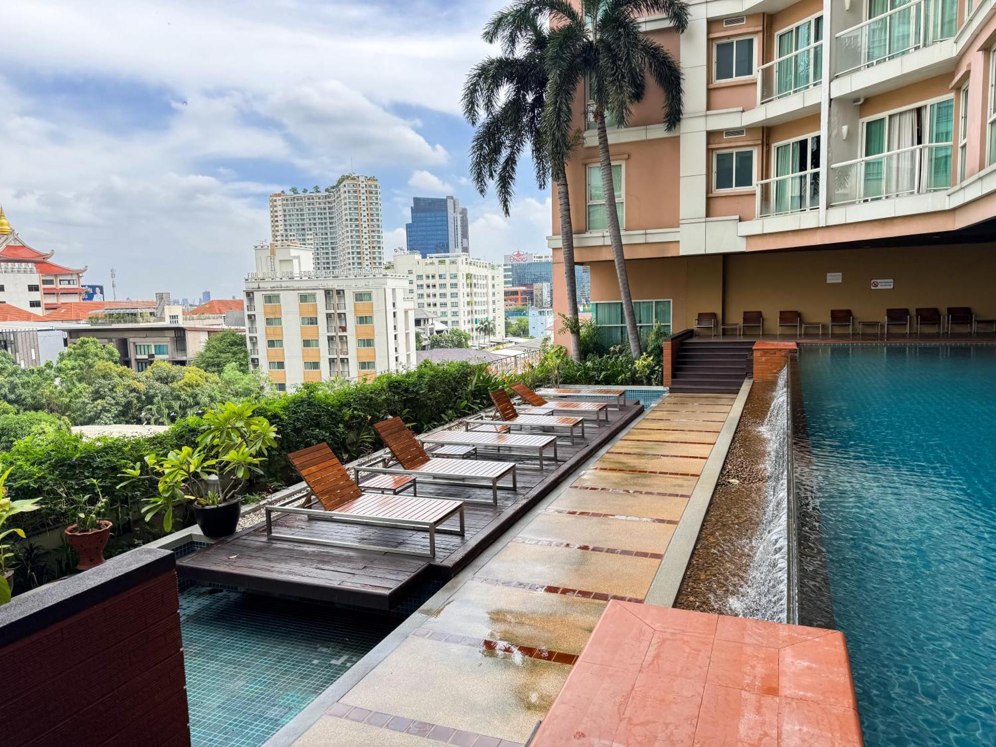 The Narathiwas Hotel & Residence Sathorn Банкок Екстериор снимка