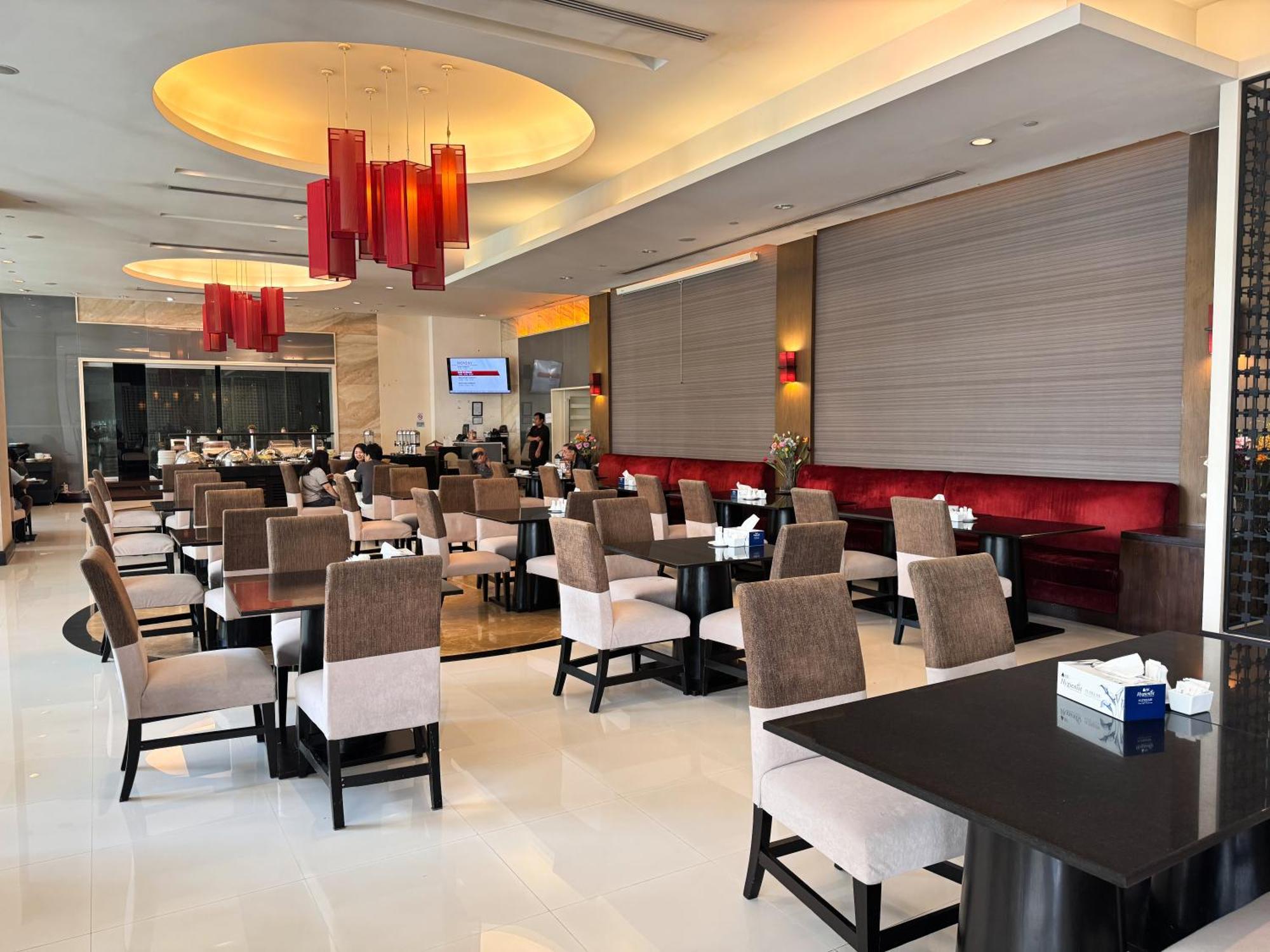 The Narathiwas Hotel & Residence Sathorn Банкок Екстериор снимка