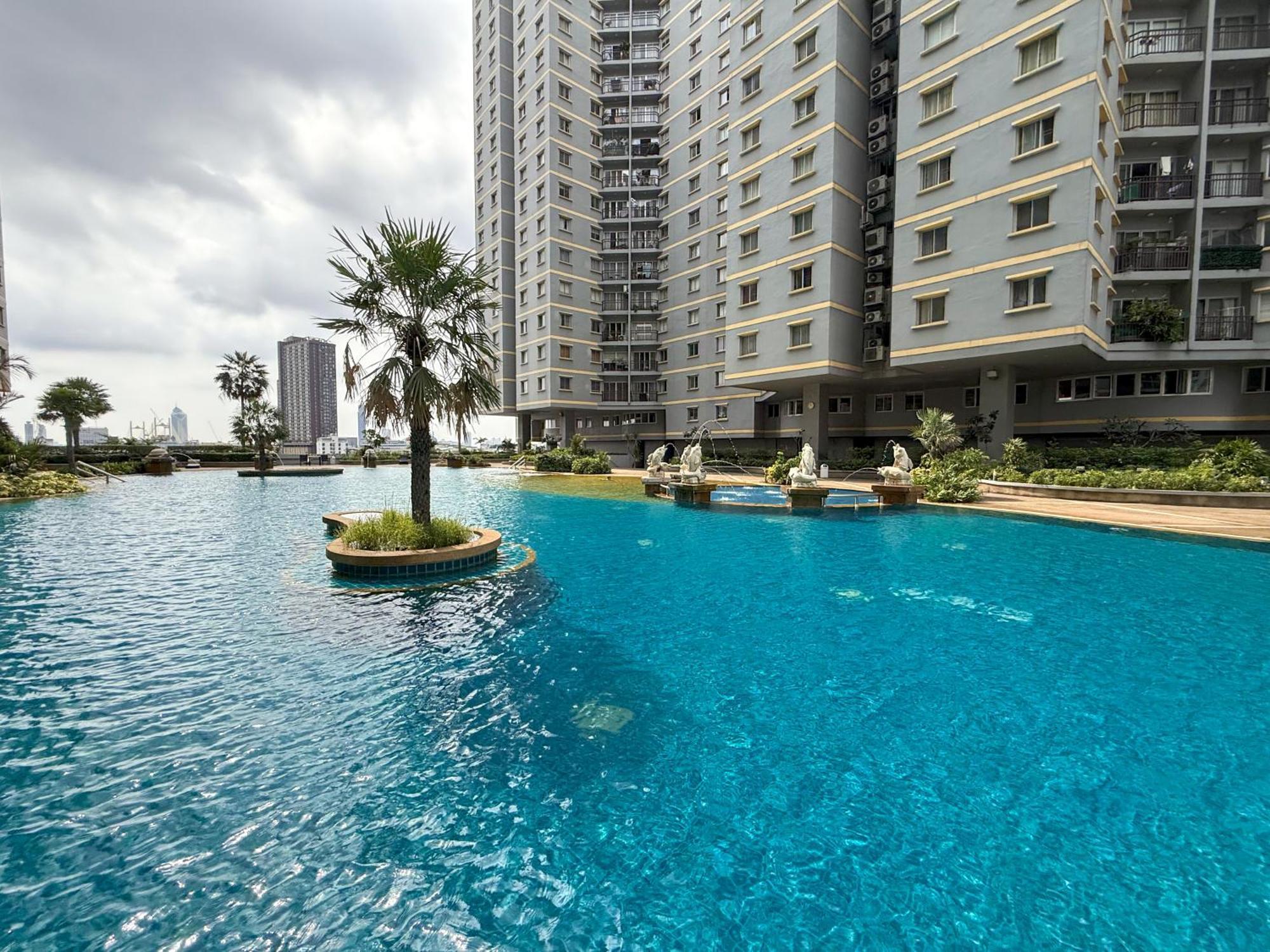 The Narathiwas Hotel & Residence Sathorn Банкок Екстериор снимка