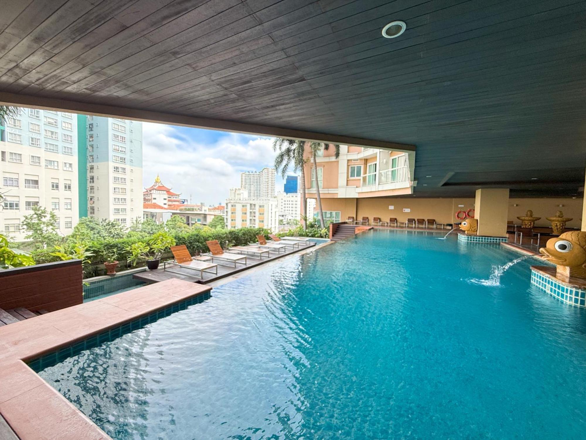 The Narathiwas Hotel & Residence Sathorn Банкок Екстериор снимка