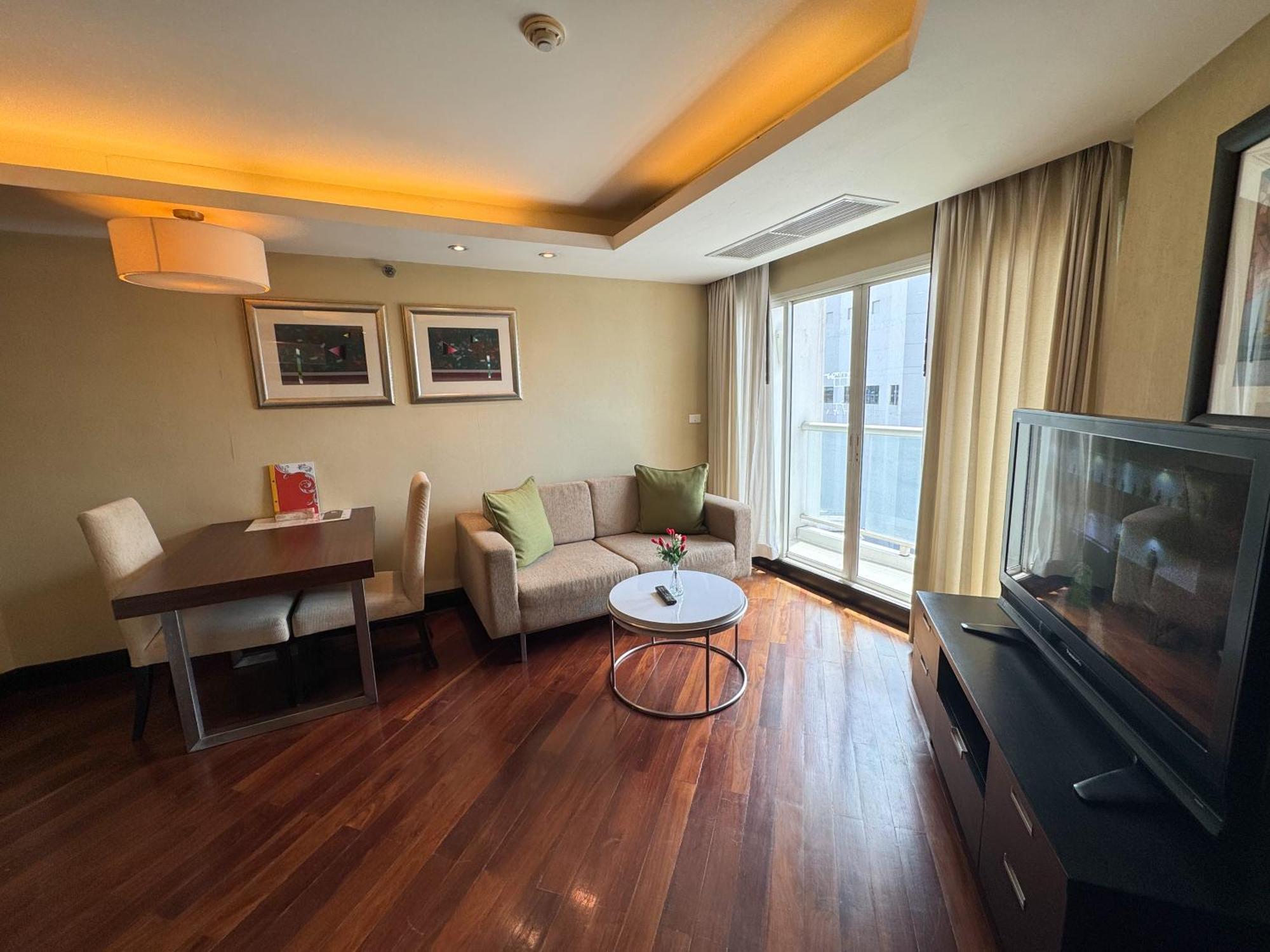 The Narathiwas Hotel & Residence Sathorn Банкок Екстериор снимка