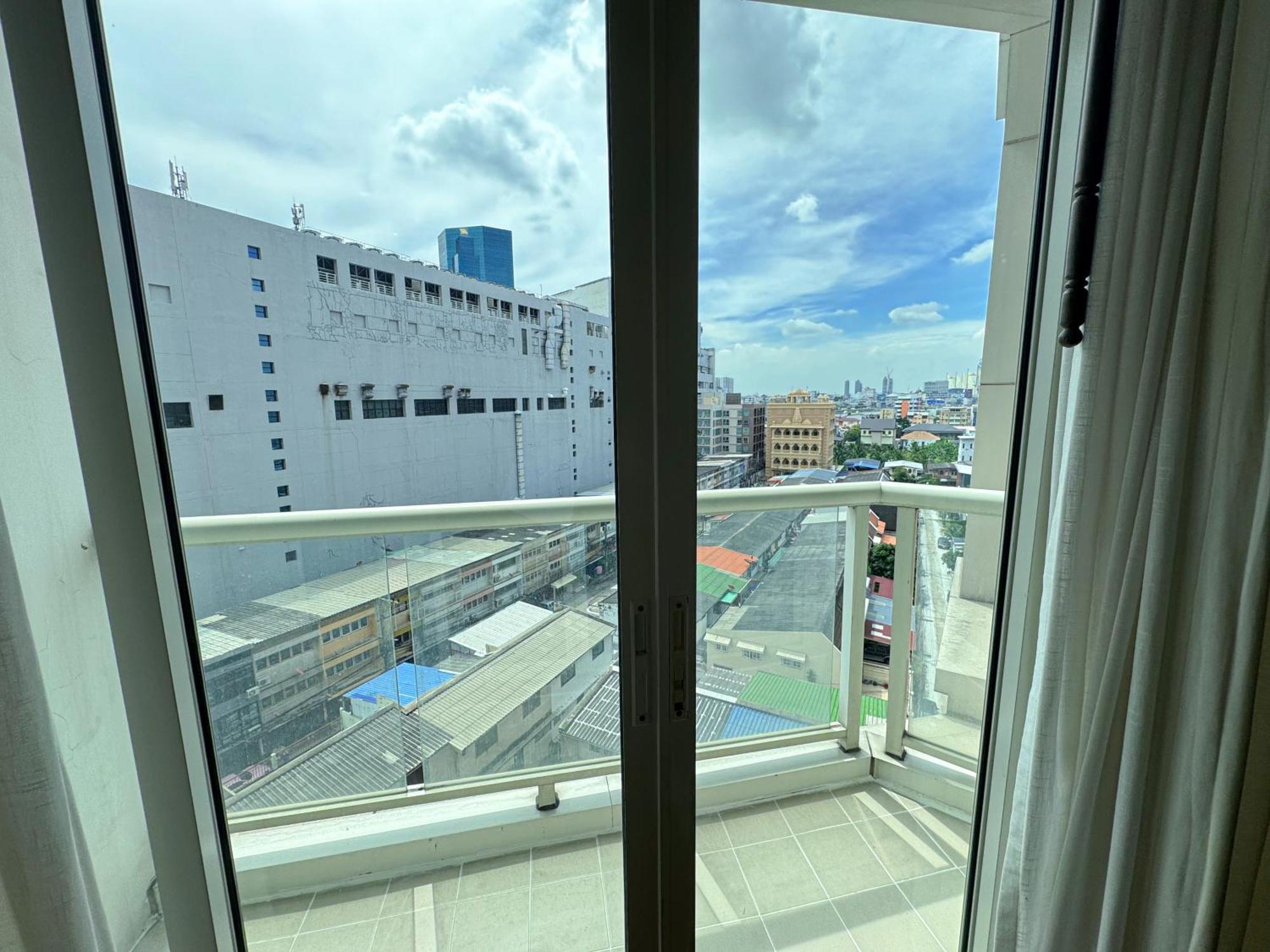 The Narathiwas Hotel & Residence Sathorn Банкок Екстериор снимка