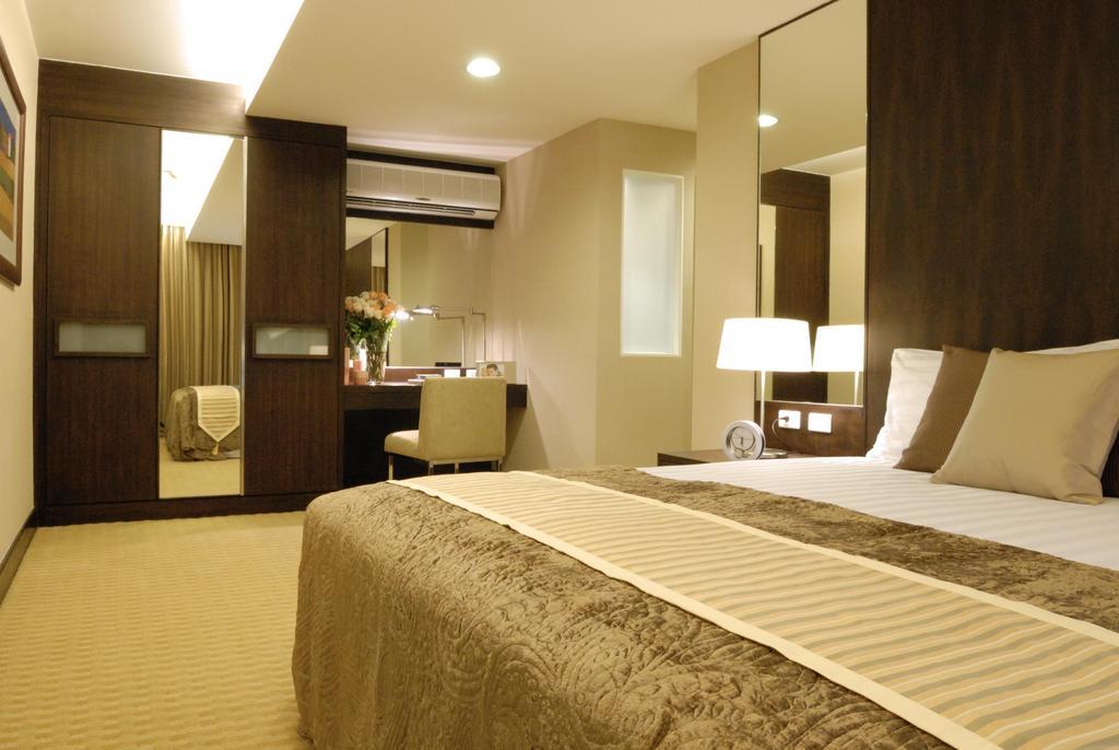 The Narathiwas Hotel & Residence Sathorn Банкок Екстериор снимка